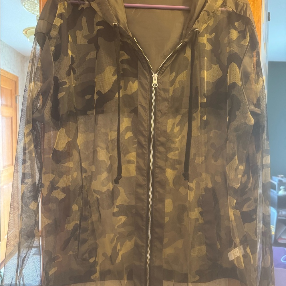 VENUS green/black camo netted/nylon jacket. NWOT